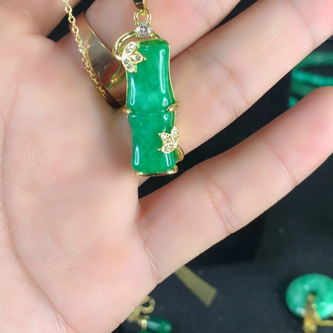 【闪购商品】翡翠耳饰未镶嵌