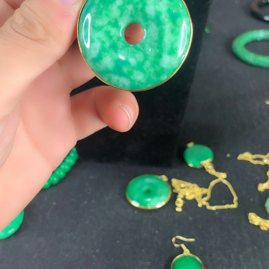 【闪购商品】翡翠耳饰未镶嵌