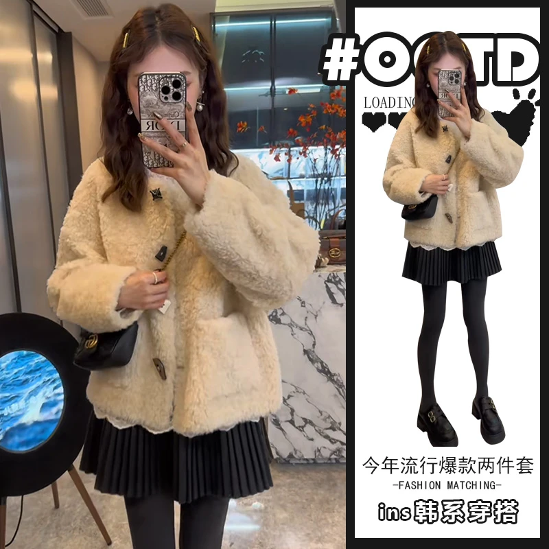 甜美小众两件套穿搭女别致保暖复古牛角扣外套+高腰显瘦百褶裙潮