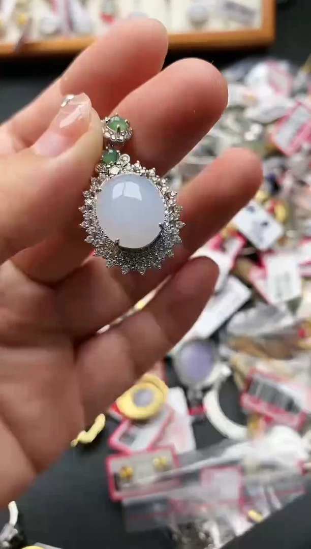 【闪购商品】翡翠颈饰银S925镶嵌555555        4