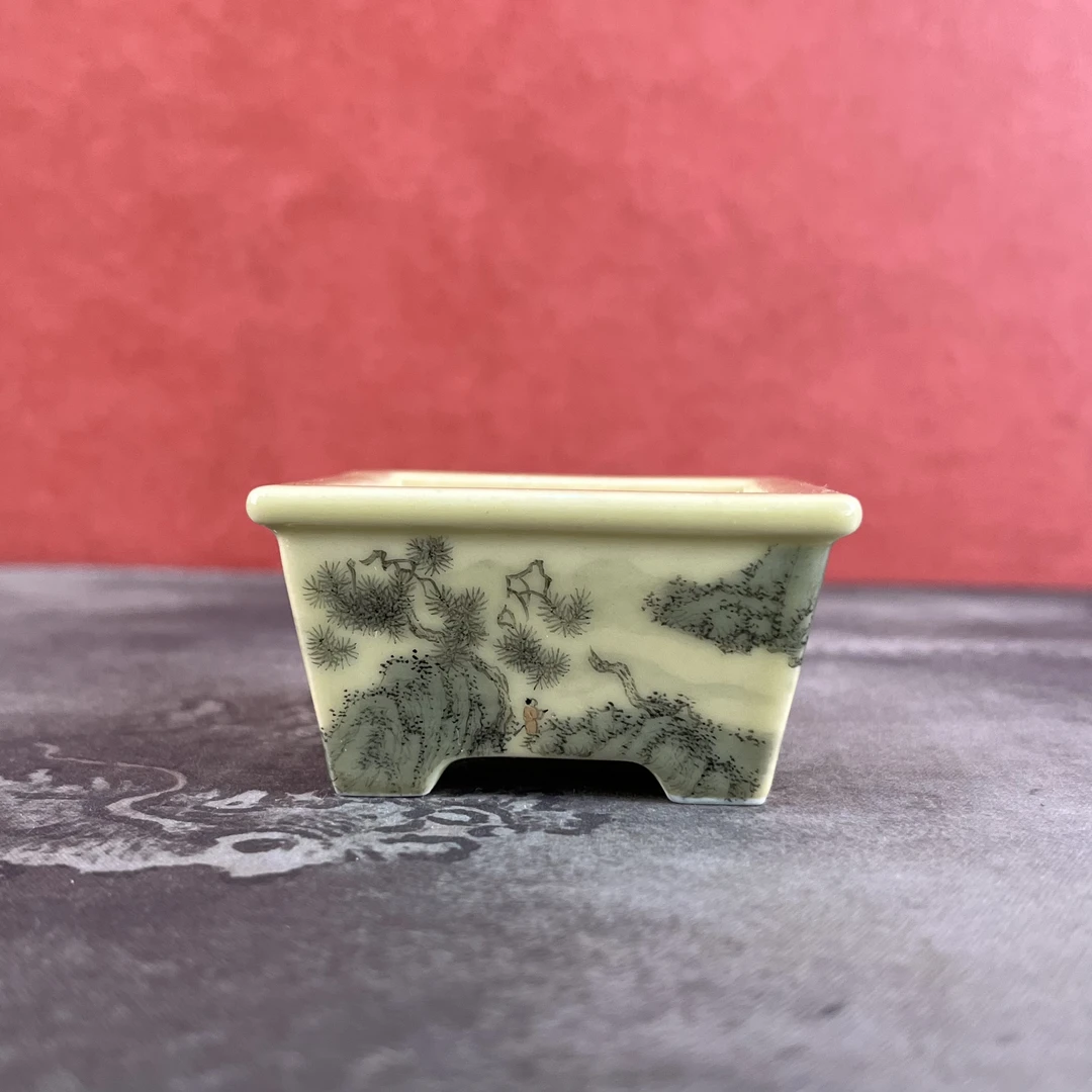 釉上浅降彩手工陶瓷。外长6.5内长5外宽6.5内宽5外高3.5内高2.5