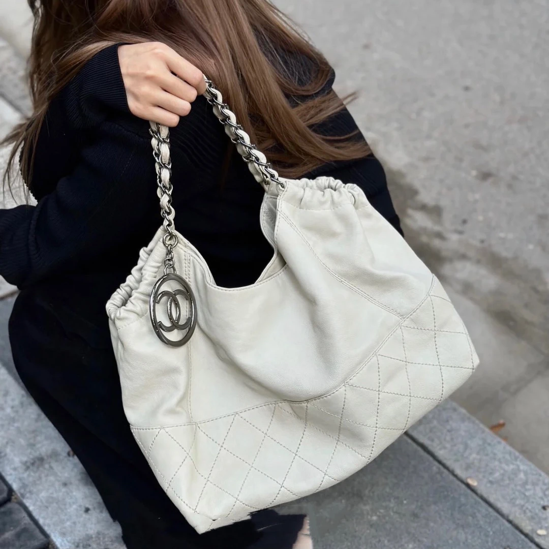 95新 Chanel/香奈儿 奶昔白全皮大双C挂坠托特包单肩包