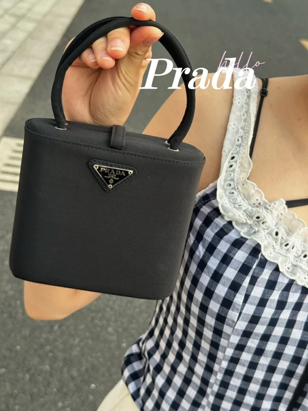 95新 Prada/普拉达 秀款化妆包单肩包