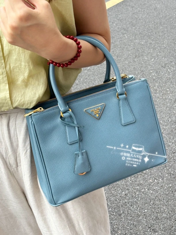 99新 Prada/普拉达 新款中号雾霾蓝杀手单肩包