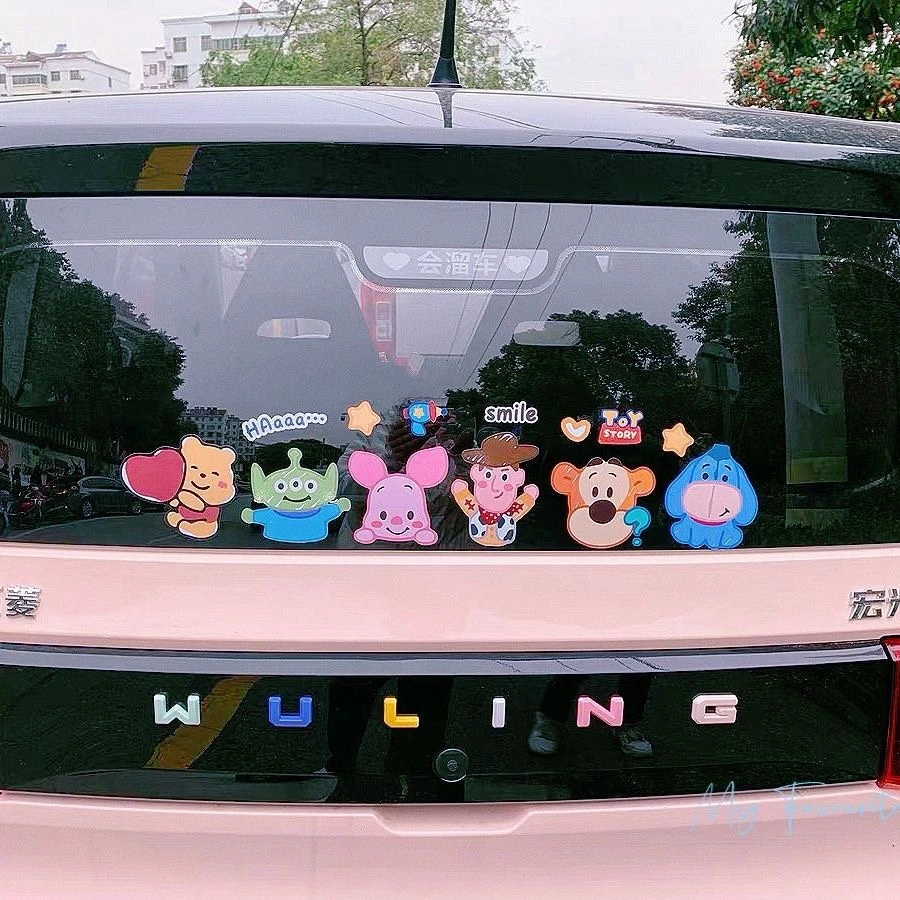 汽车后挡风玻璃贴纸五菱宏光mini维尼熊可爱装饰贴划痕遮挡防水贴