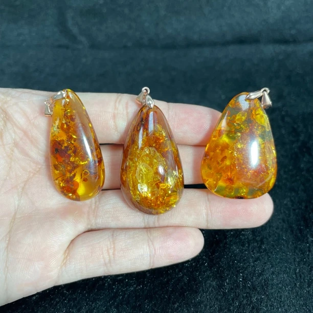【小帅珠宝】琥珀花珀水滴形吊坠A19