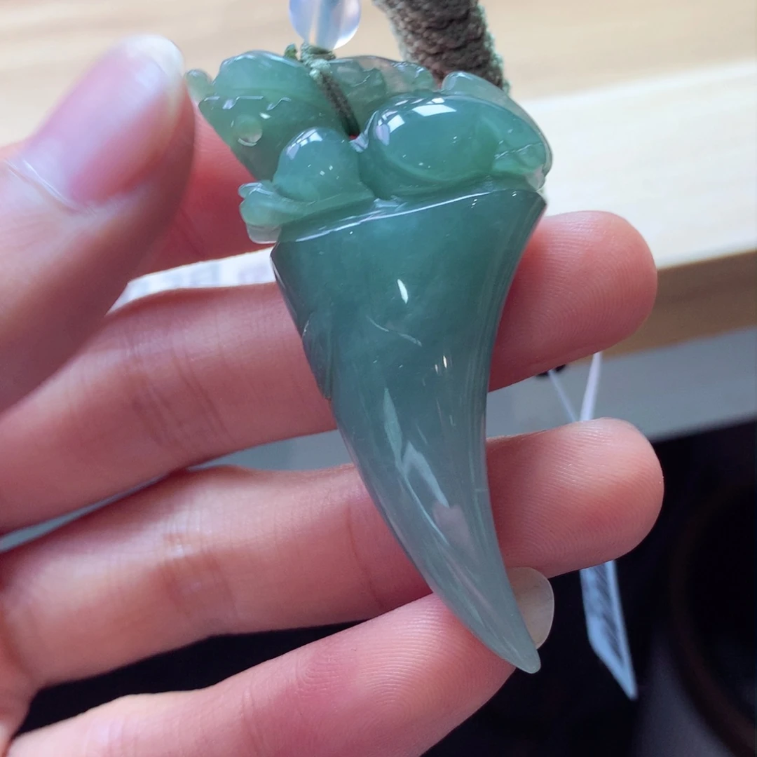 翡翠颈饰未镶嵌吊坠