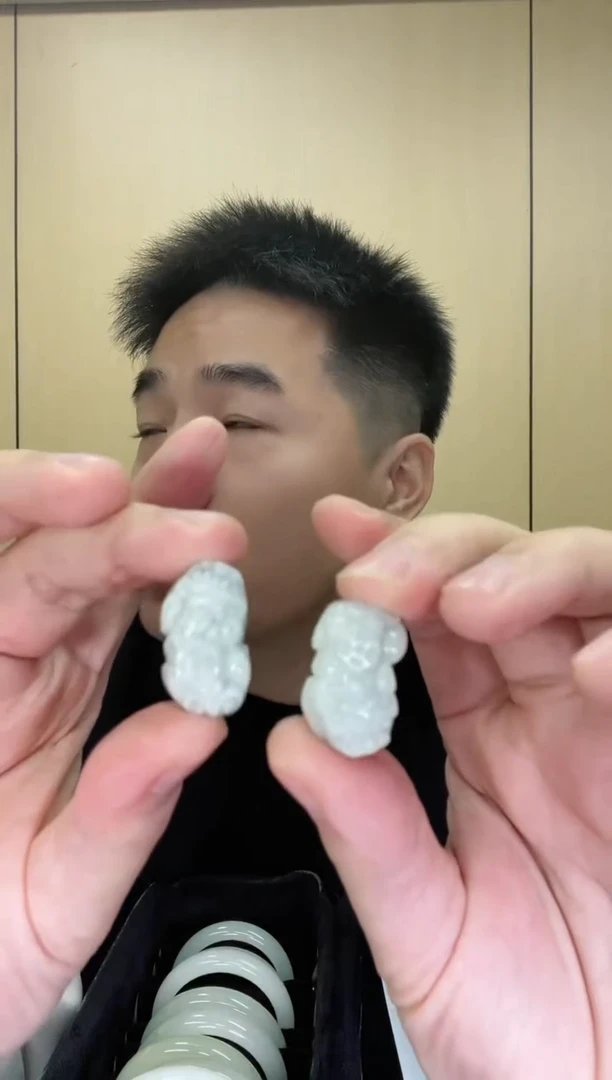 【闪购商品】翡翠挂件未镶嵌貔貅一对