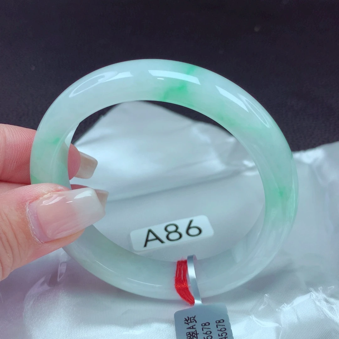 翡翠手镯未镶嵌手镯88