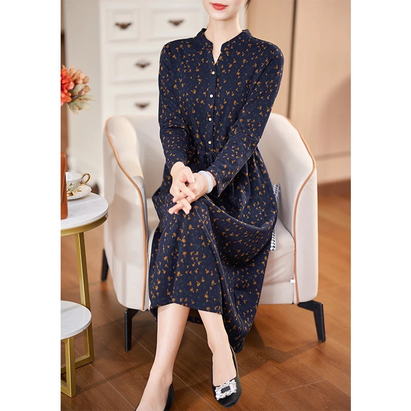 迪欧芙2024秋冬新款V领收腰高级显瘦气质长袖女装连衣裙#QLQ15510