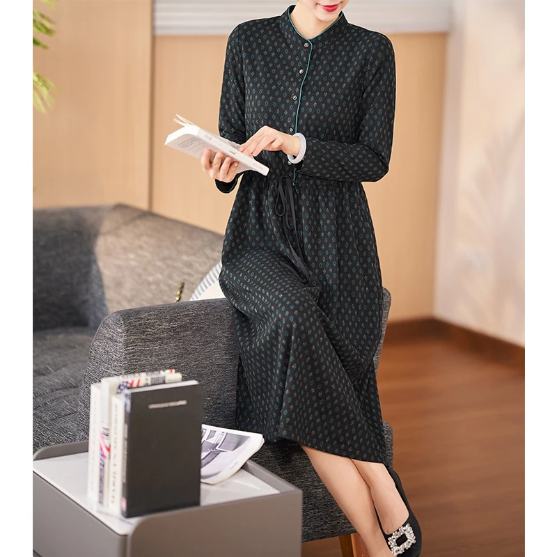 迪欧芙新款立领简约时尚气质2024冬季高贵长袖连衣裙女#QLQ15428