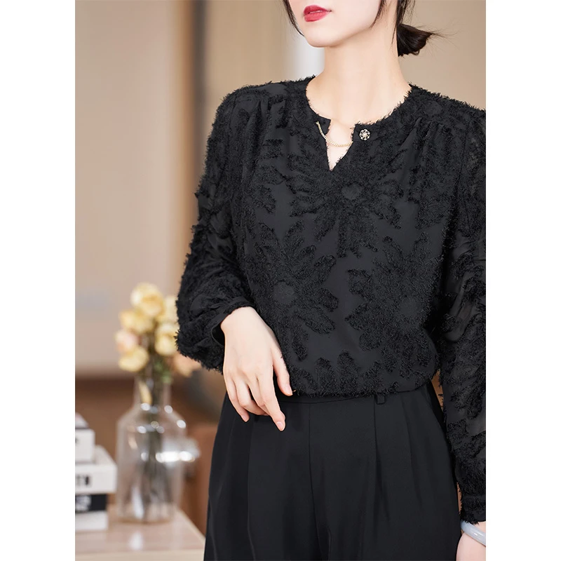 迪欧芙2024春季新款洋气时尚显瘦法式黑色V领长袖女衬衫#CSY16239