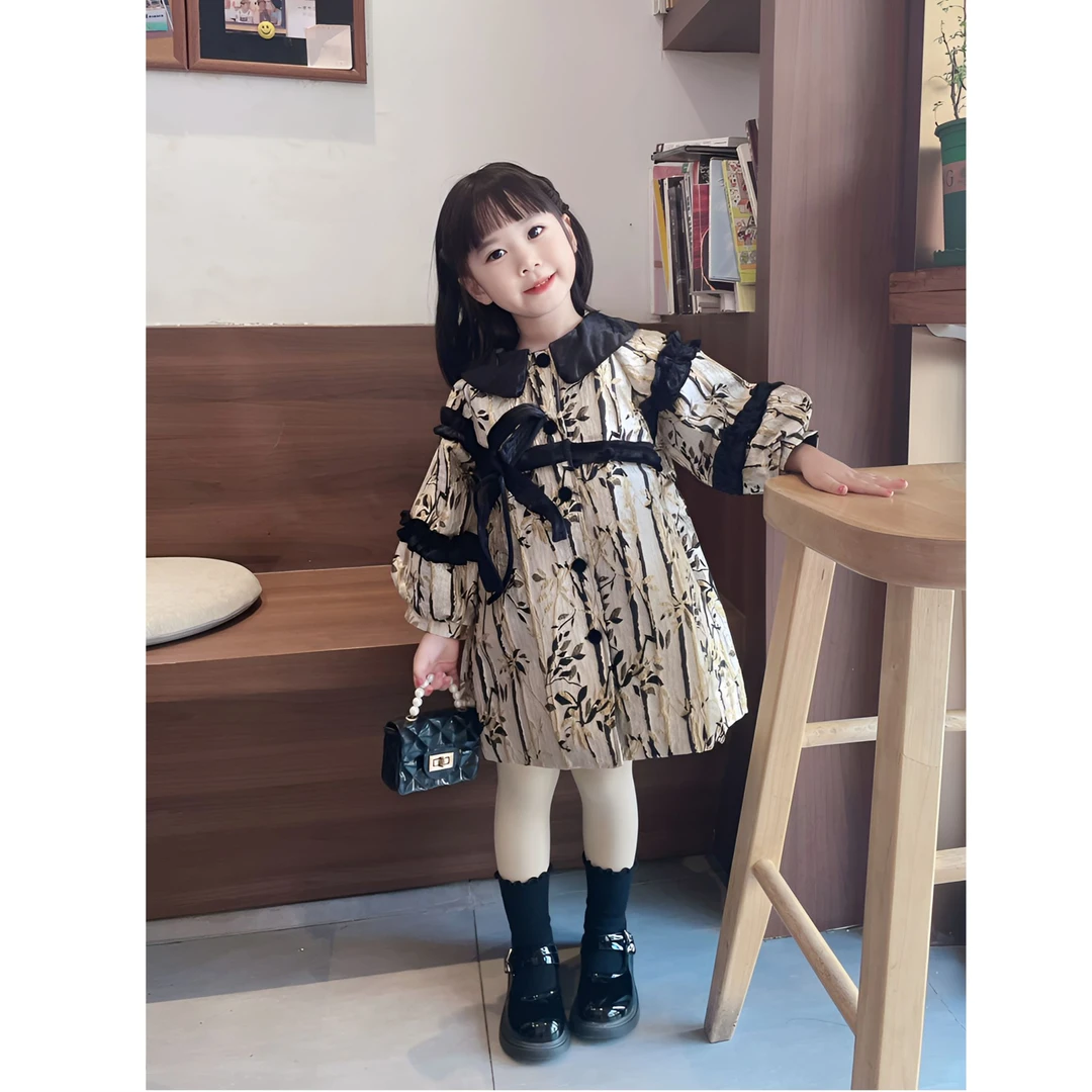 咪多咪彩原创设计秋季新款儿童复古风亮面提花女童长袖风衣外套