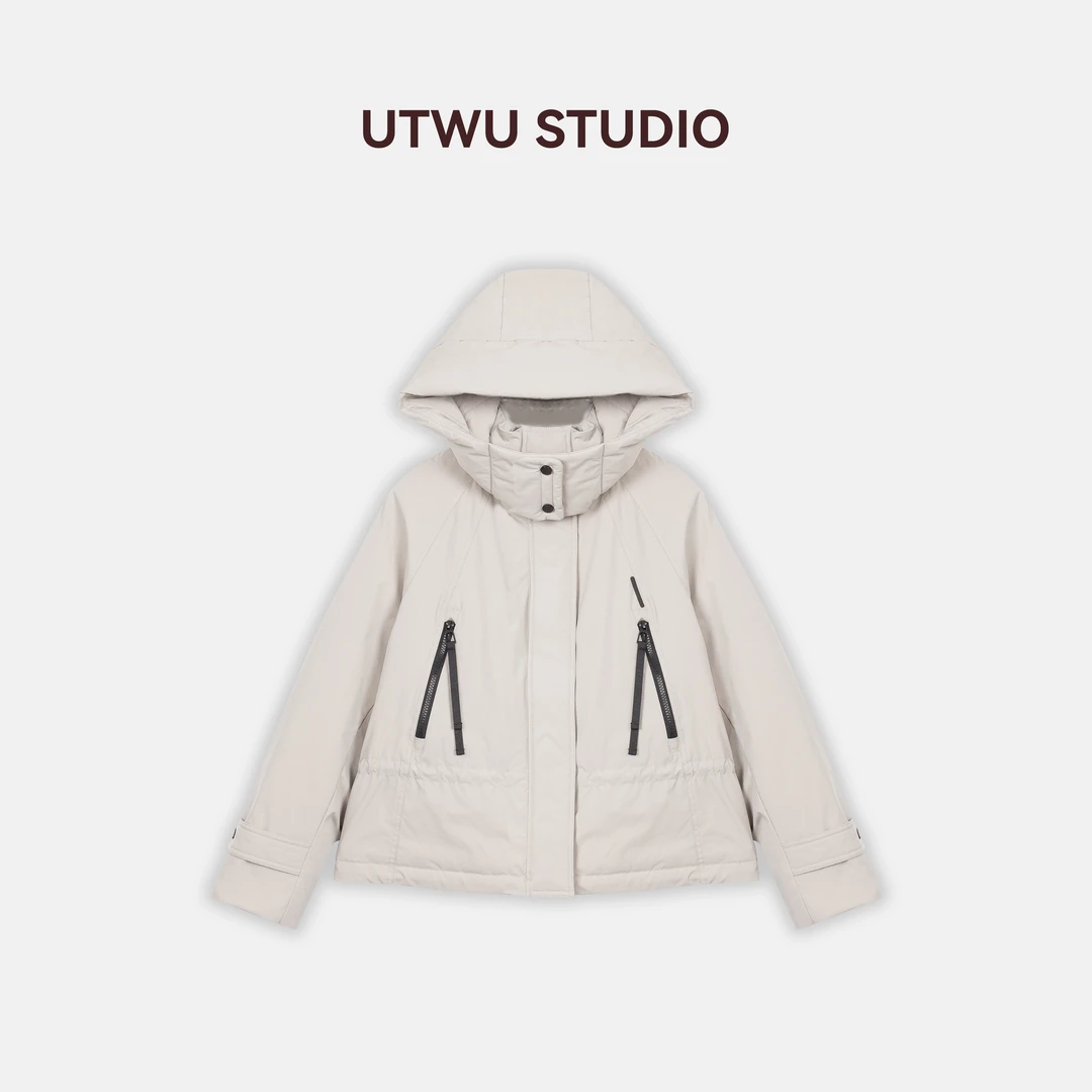 UTWU小敏「自由旅者」9o白鸭绒保暖连帽工装风轻量感羽绒服Q24W1114