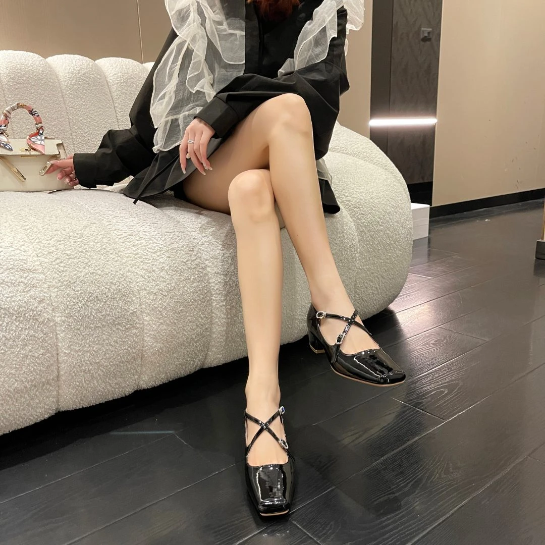 银色粗跟鞋2022年新款复古方头漆皮一字扣带中跟浅口单鞋女鞋交叉