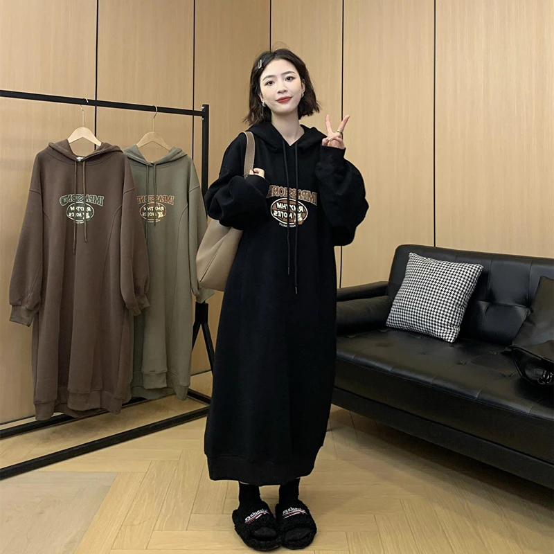 大码宽松复古连衣裙女秋季2025新款微胖mm显瘦遮肚连帽卫衣长裙