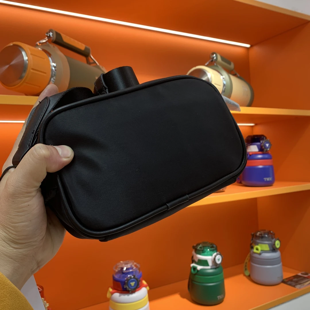 20*12*7.5cm 真不错，小奢男女斜挎包相机包黑色多功能便携单肩