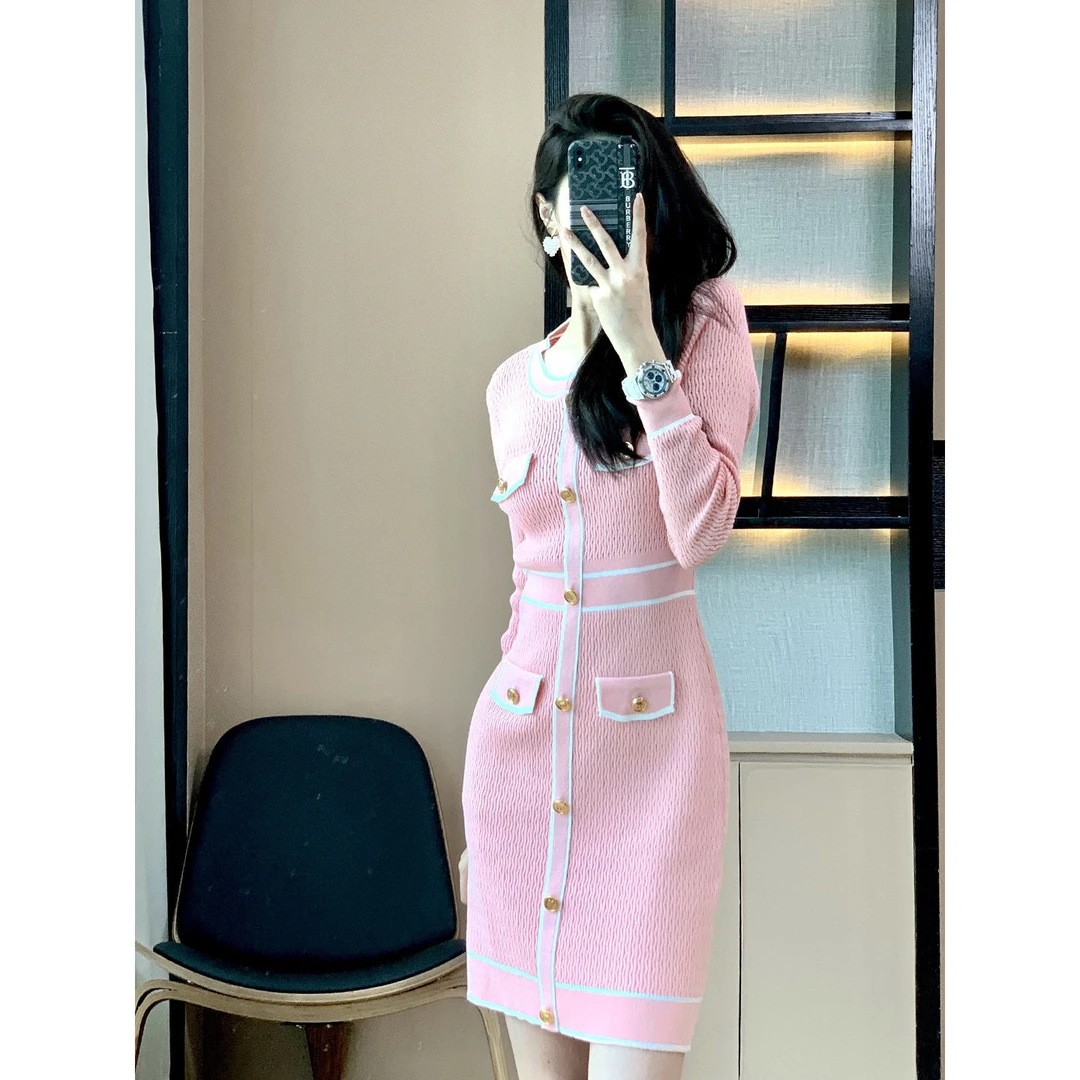粉色针织圆领小香风气质收腰连衣裙2025新款女装修身打底秋冬裙子