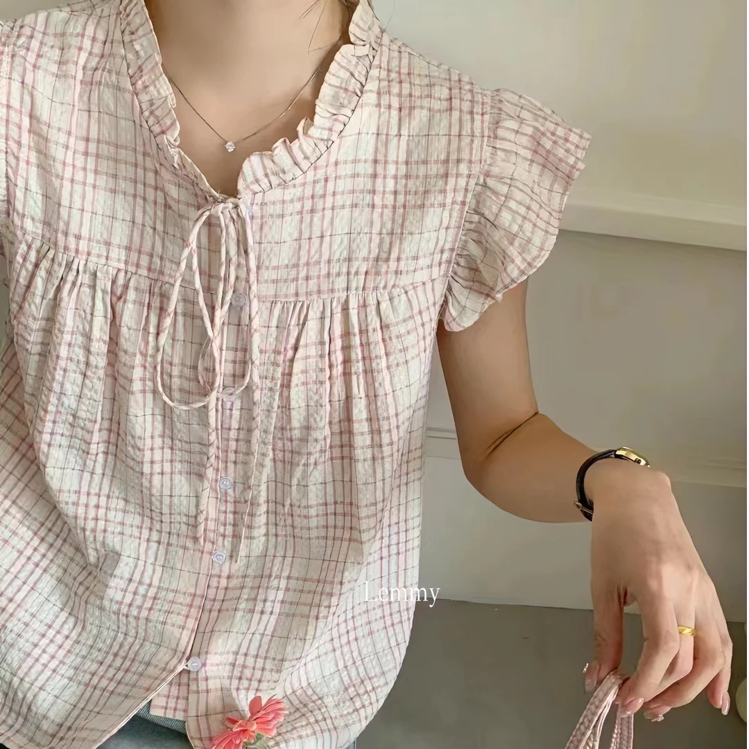设计感荷叶边飞飞袖衬衫女夏季新款温柔风系带蝴蝶结宽松格子上衣