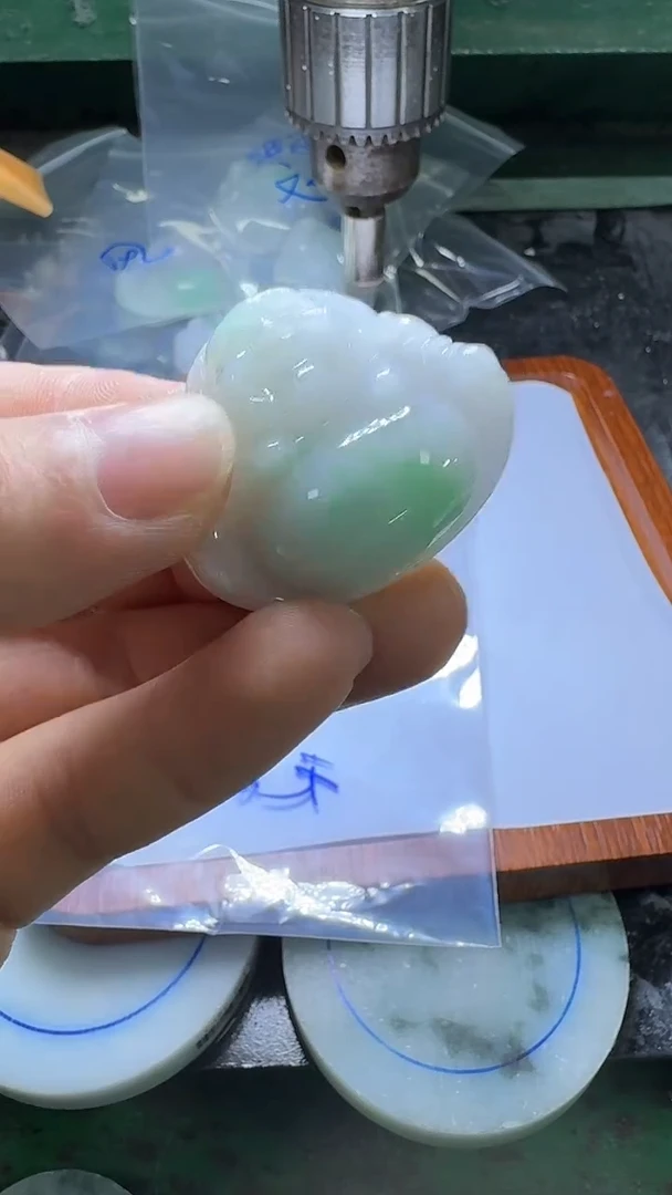 【闪购商品】翡翠颈饰未镶嵌佛公