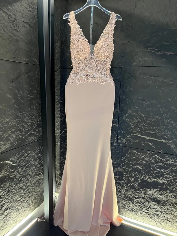 2025秋冬新款重手工水溶蕾丝钉珠V领缎面鱼尾年会主持人长款礼服