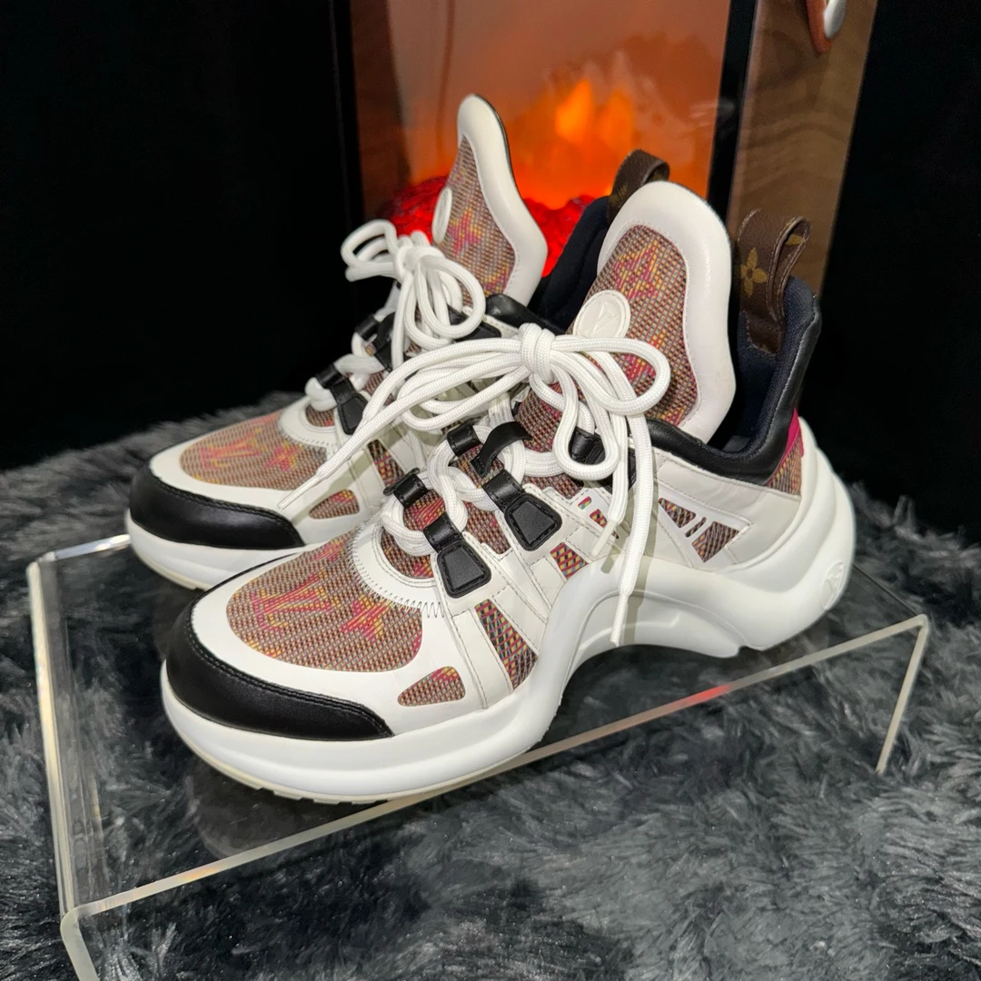 38码/LV 路易威登/限定黑红老爹鞋/98新/ZN00067