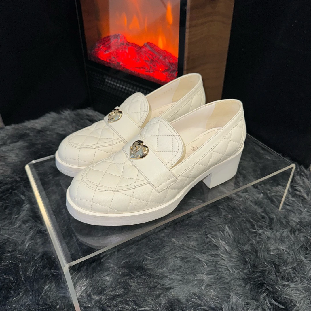 37码/Chanel 香奈儿/金属桃心菱格纹乐福鞋/98新/ZN00183