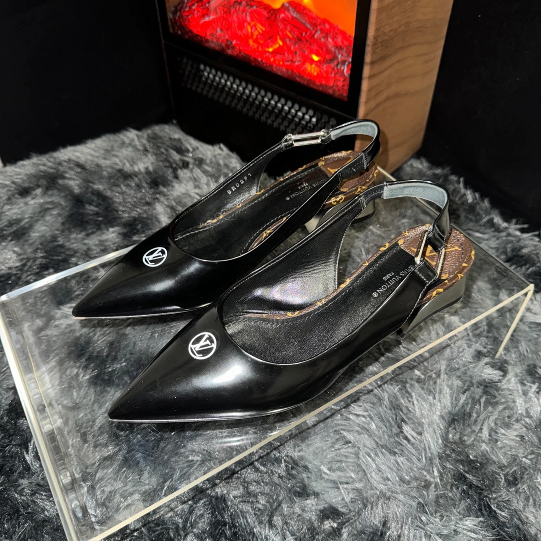 37码/LV 路易威登/皮扣厚底老花凉鞋/98新/ZN00129