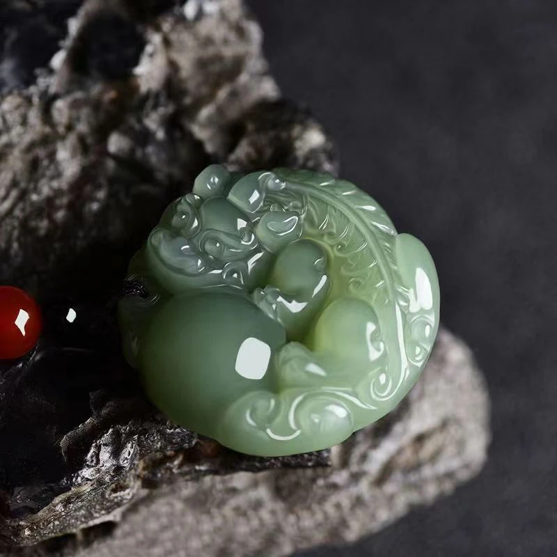 手工白色时尚貔貅挂坠有求必应男女款挂脖招财湖水绿色百搭吊坠