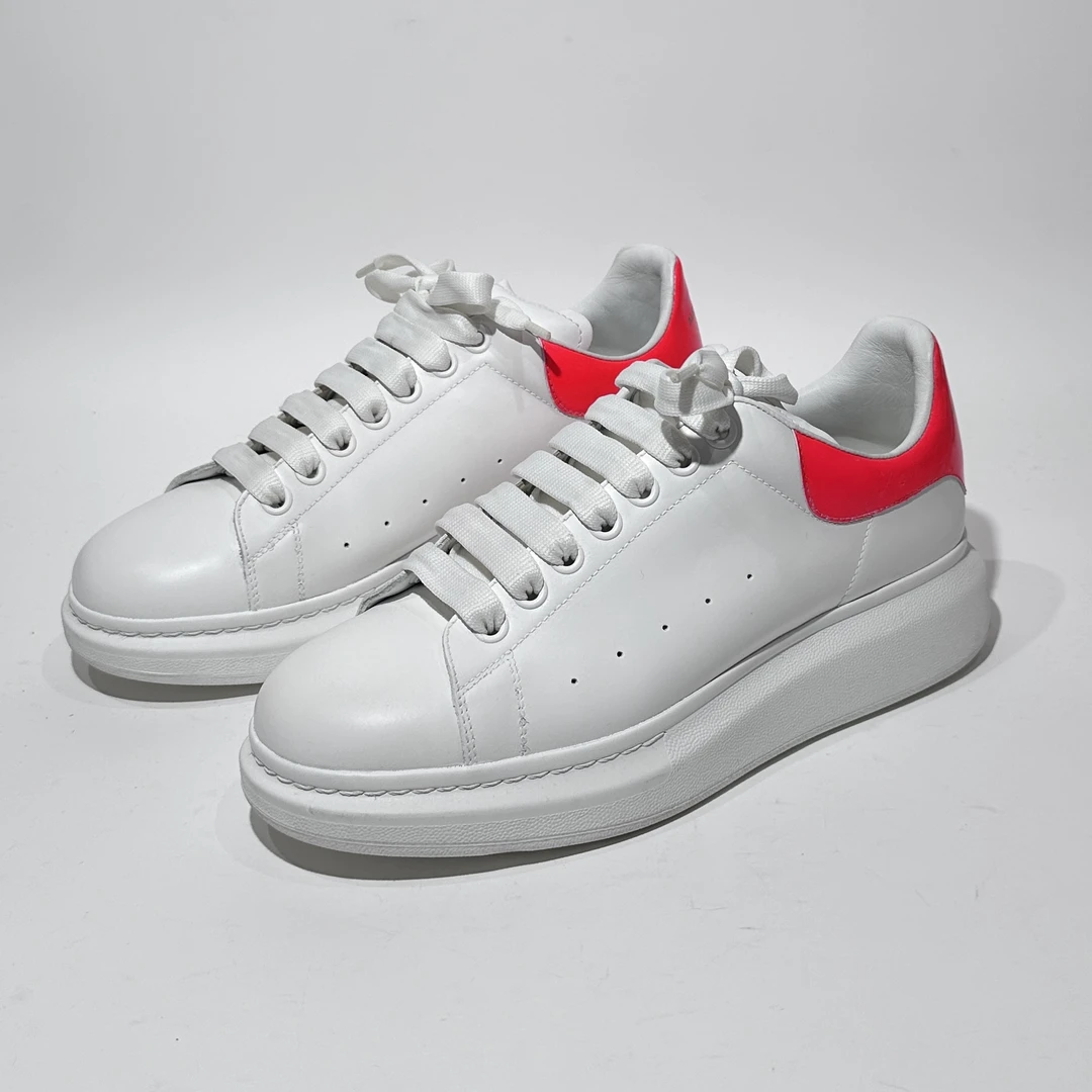 42码/98新/Alexander McQueen/麦昆 亮红尾时尚小白鞋/WX0752