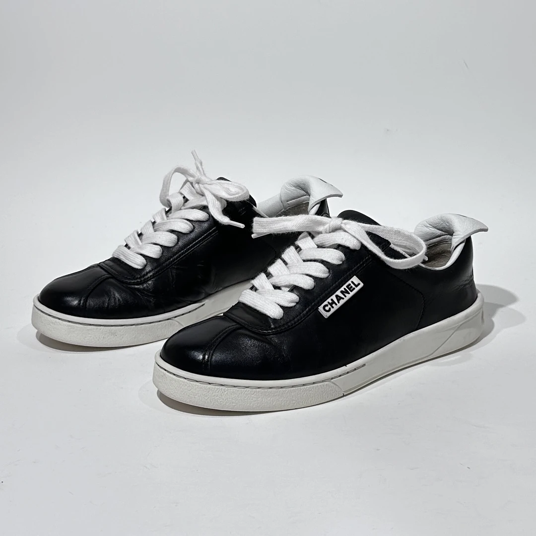 95新 Chanel/香奈儿 35码 黑色时尚板鞋/ML1147