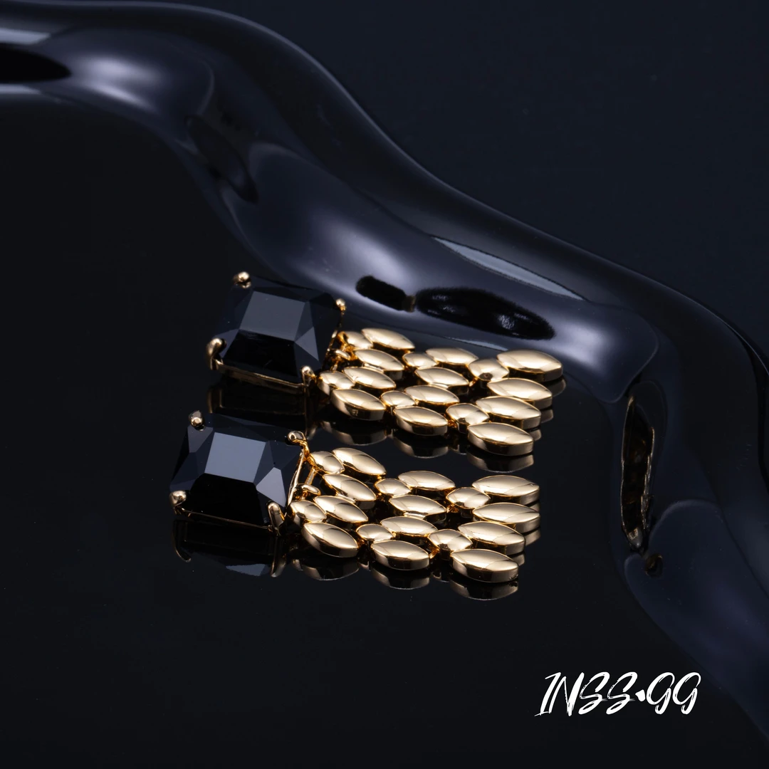 铜合金仿水晶耳饰 【INSS · GG】气质百搭个性小众时尚款耳环AE442