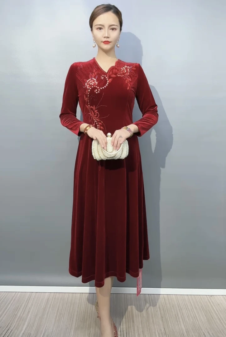 23956妈妈装春季新款气质高贵长袖中长款洋气时尚金丝绒连衣裙