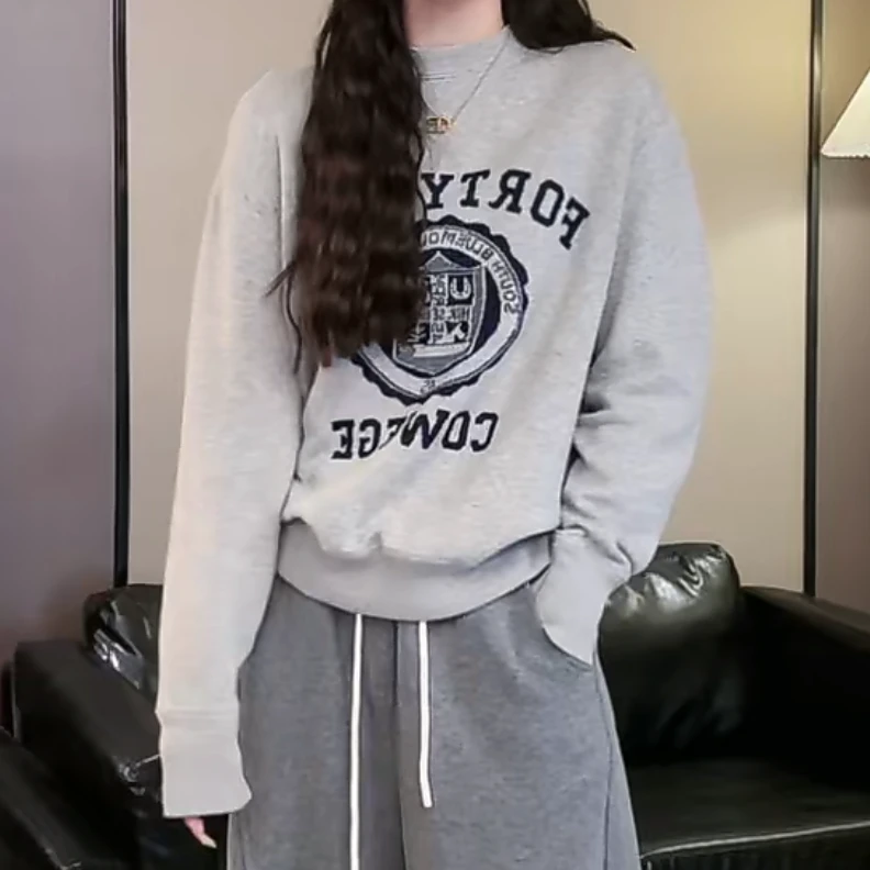 设计感字母徽章印花长袖T恤女秋季休闲宽松套头灰色圆领卫衣