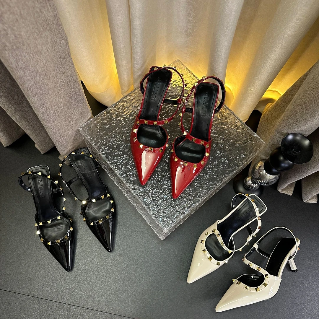 2024年秋季新款尖头包头浅口细跟凉鞋时尚法式铆钉气质百搭高跟鞋