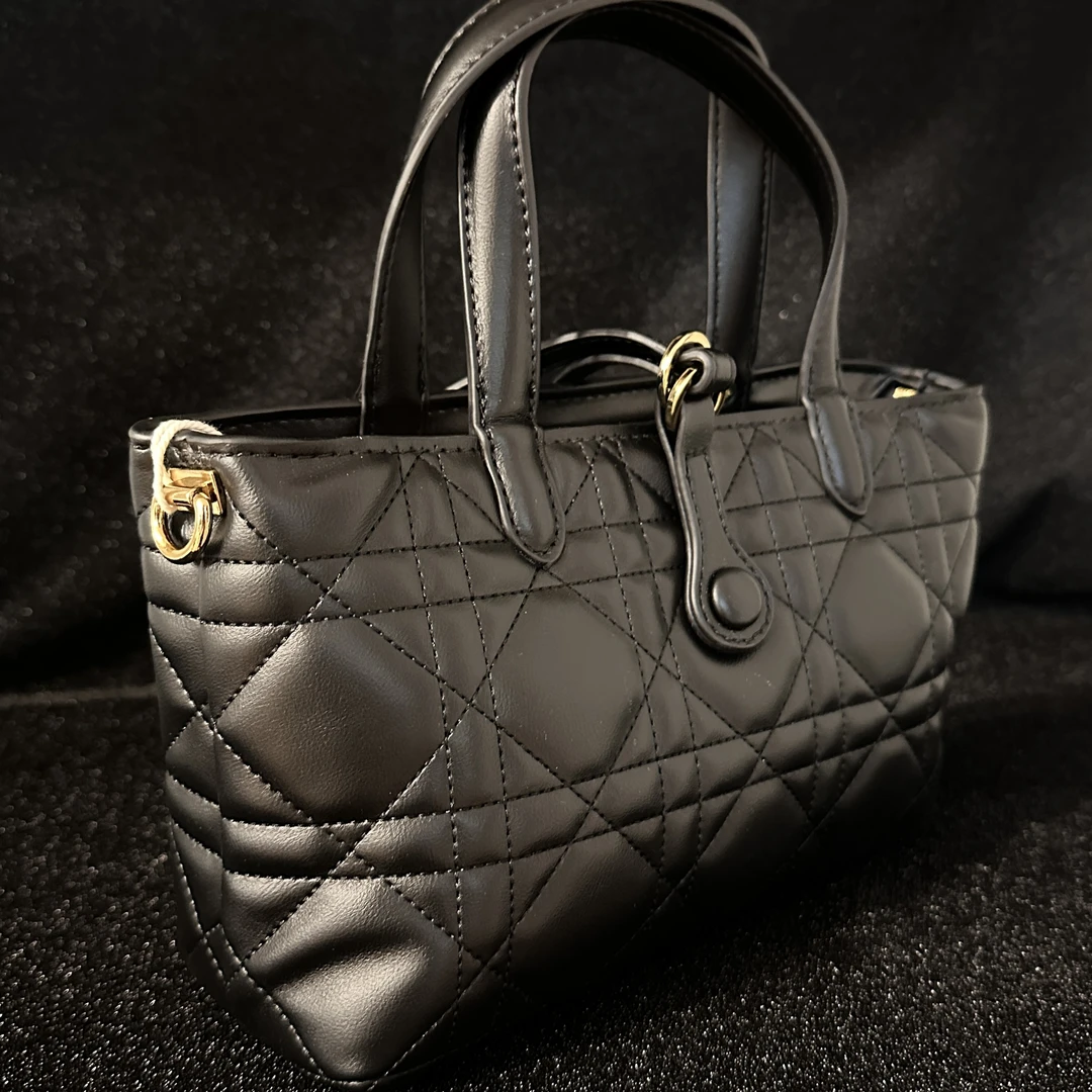 李老板 · 原创设计 真皮高级单肩斜挎包 8252-黑色 22*10*14cm