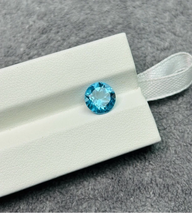 天然托帕石 裸石一颗 圆钻切工 3ct+