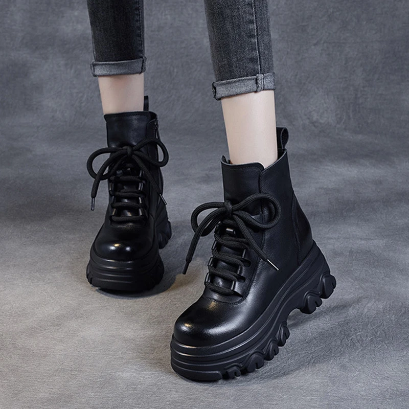 品牌断码2024年新款复古英伦风厚底增高短靴软皮松糕底时尚马丁靴