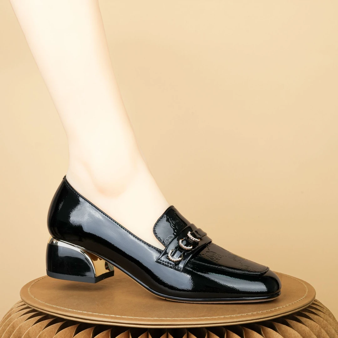 2024格美诗新款春秋优雅百搭舒适软底舒适透气黑色低跟乐福鞋6118