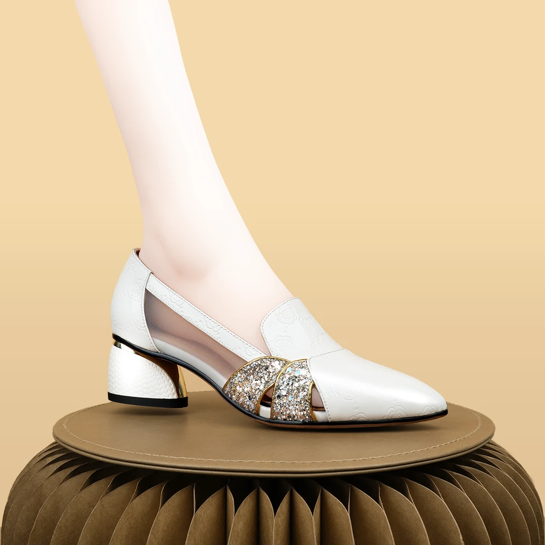 格美诗2024新夏优雅百搭款舒适软底气质白色低跟网纱镂空凉鞋8102