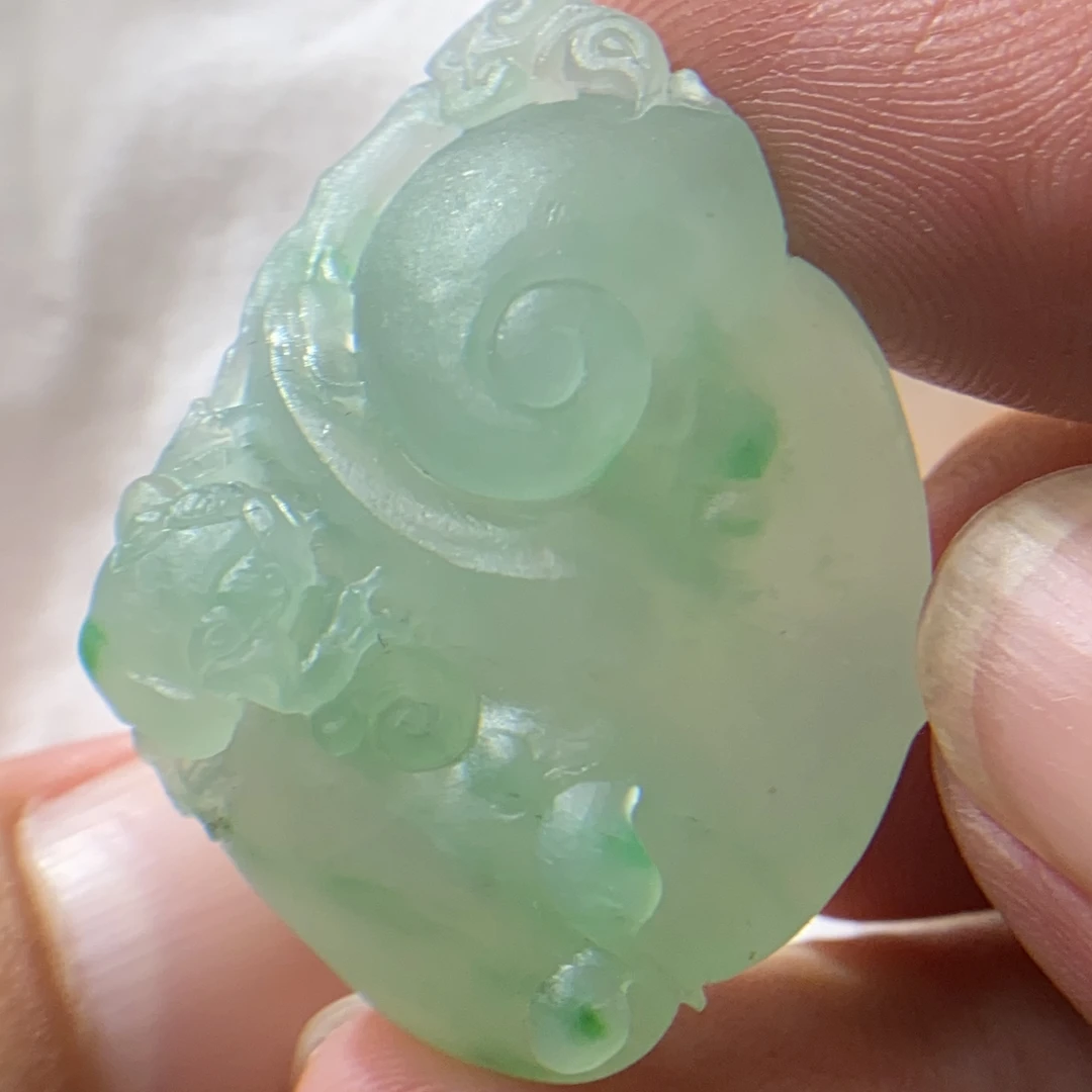 翡翠毛货《金蟾飘绿肥如意》，缅甸天然翡翠，全手工雕刻。