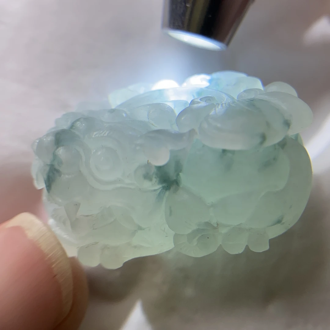 翡翠毛货《飘花貔貅》，全手工雕刻，天然翡翠A货。