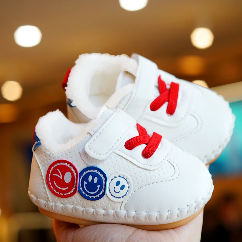 婴儿鞋子软底防滑冬季加绒加厚学步鞋初学者宝宝鞋子0-1岁防掉