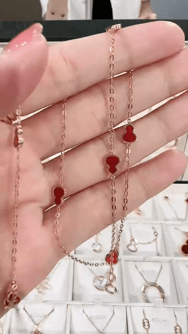 【闪购商品】玛瑙/玉髓项链18K金镶嵌9葫芦项链