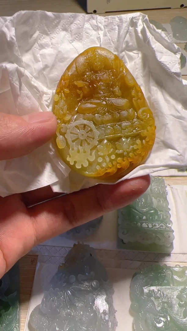 【闪购商品】定制翡翠未镶嵌吊坠