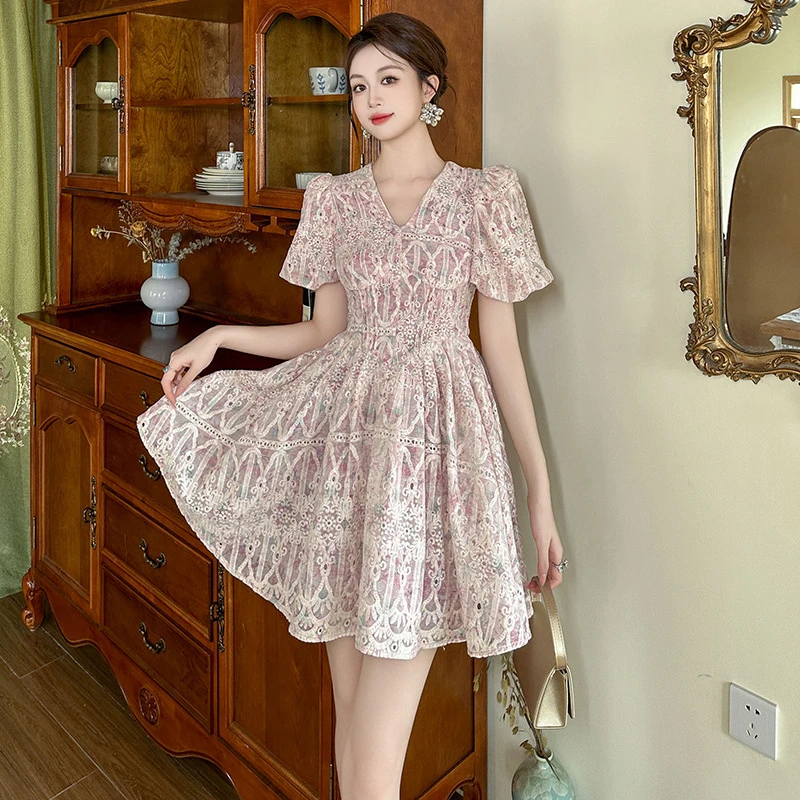 2025夏季新款女装法式宫廷风气质V领泡泡袖收腰碎花连衣裙80143