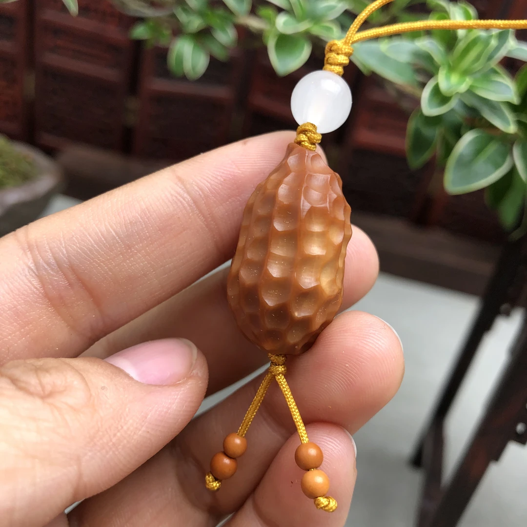 橄榄核雕花生单籽挂件