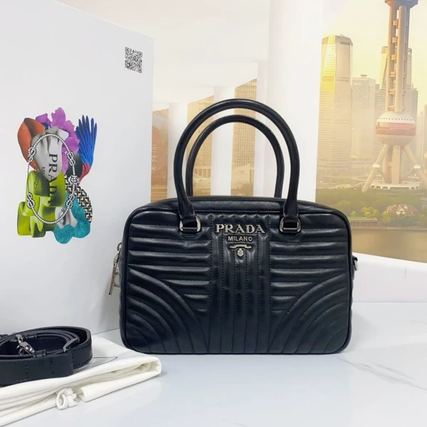 娜扎严选/普拉达/包包/95新/市场价23000/240921QR0018