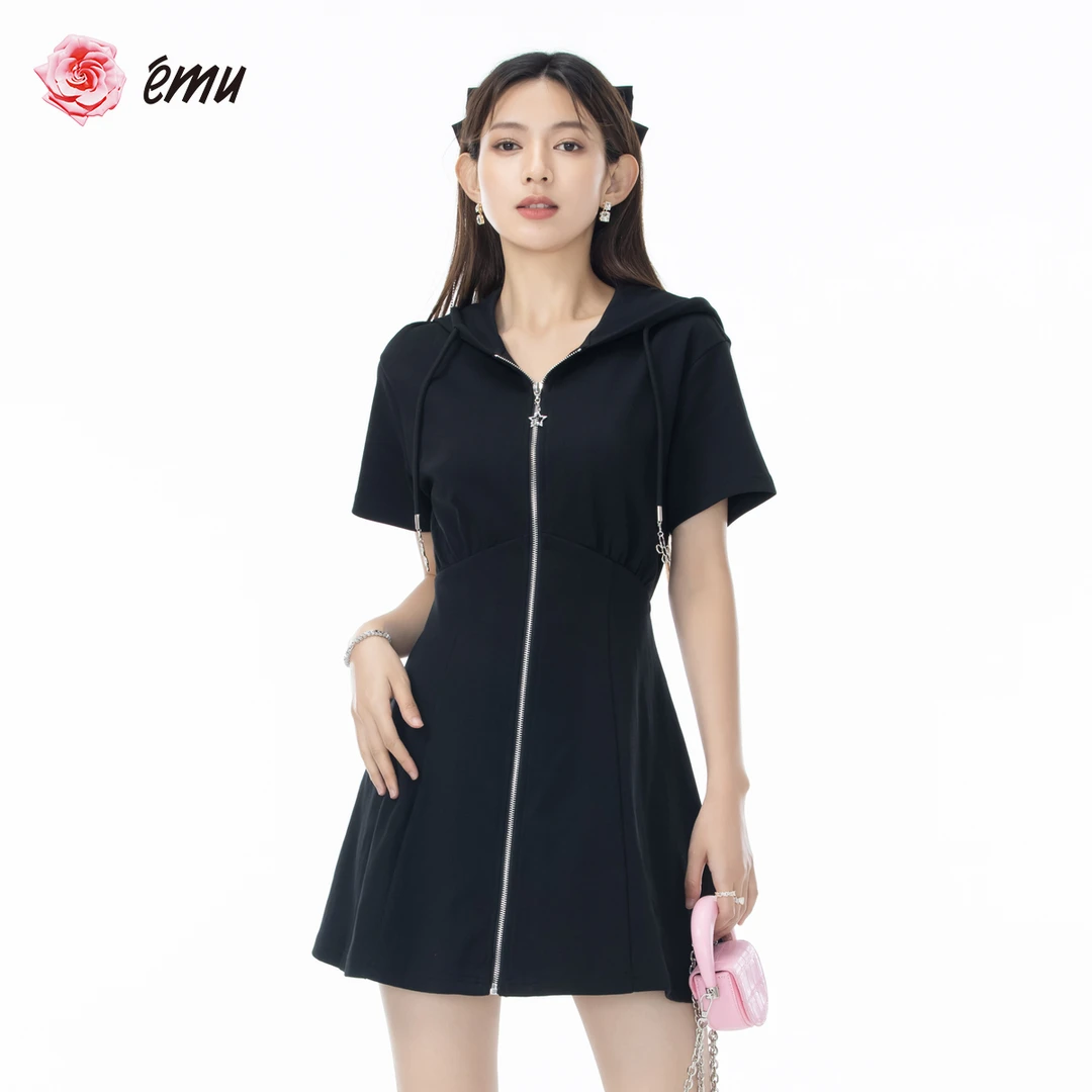 emu/依妙优雅骑士黑色短袖花朵抽绳拉链式连帽卫衣连衣裙修身显瘦