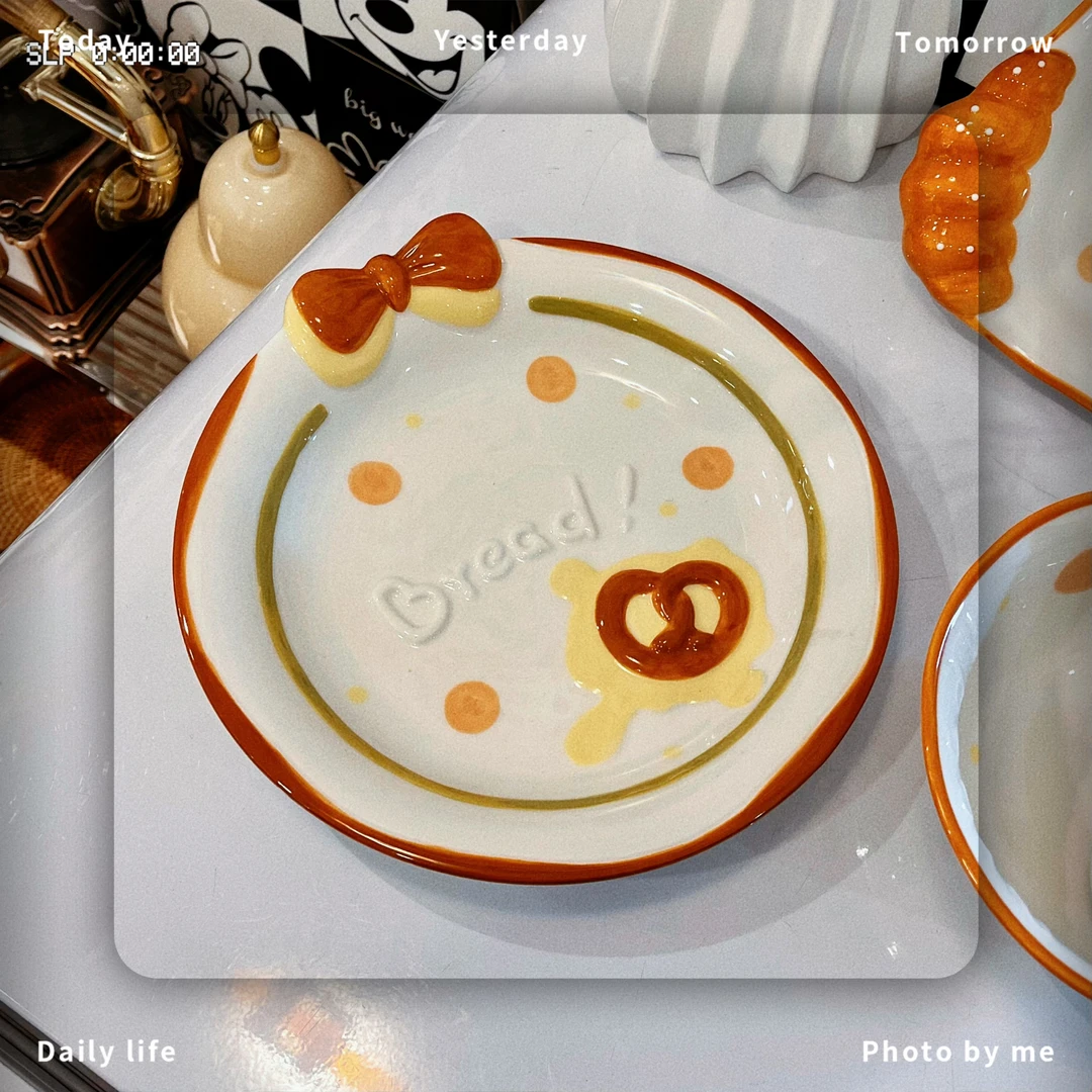 创意手绘面包可爱家用陶瓷手绘釉下彩圆盘子菜盘餐盘早餐盘